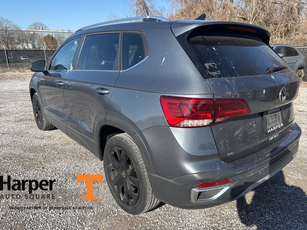 Used 2023 Volkswagen Taos SE w/ Black Wheel Package image 3