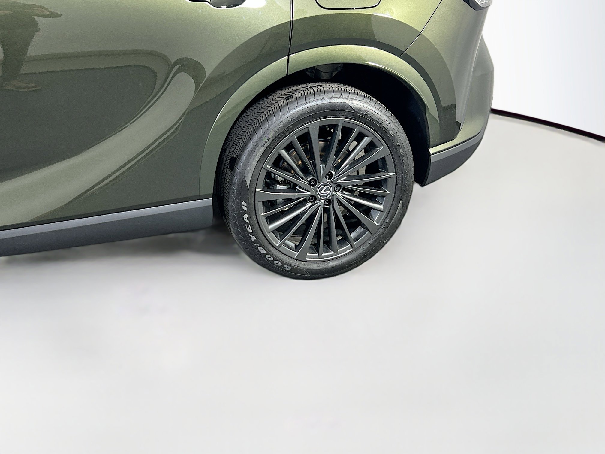 Used 2025 Lexus RX 350h w/ Accessory Package image 31