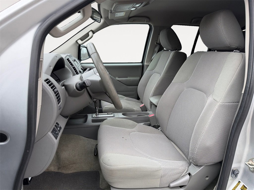 Used 2016 Nissan Frontier SV image 10