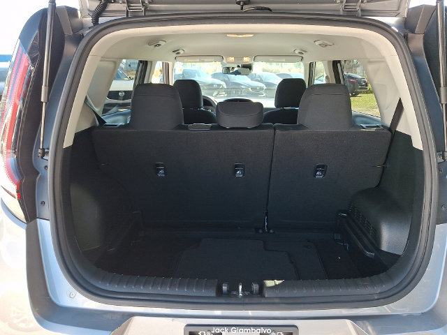 Used 2023 Kia Soul LX w/ LX Technology Package FWD image 28