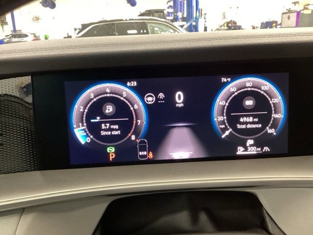 Used 2025 Volkswagen Tiguan SE R-Line AWD/4WD image 8