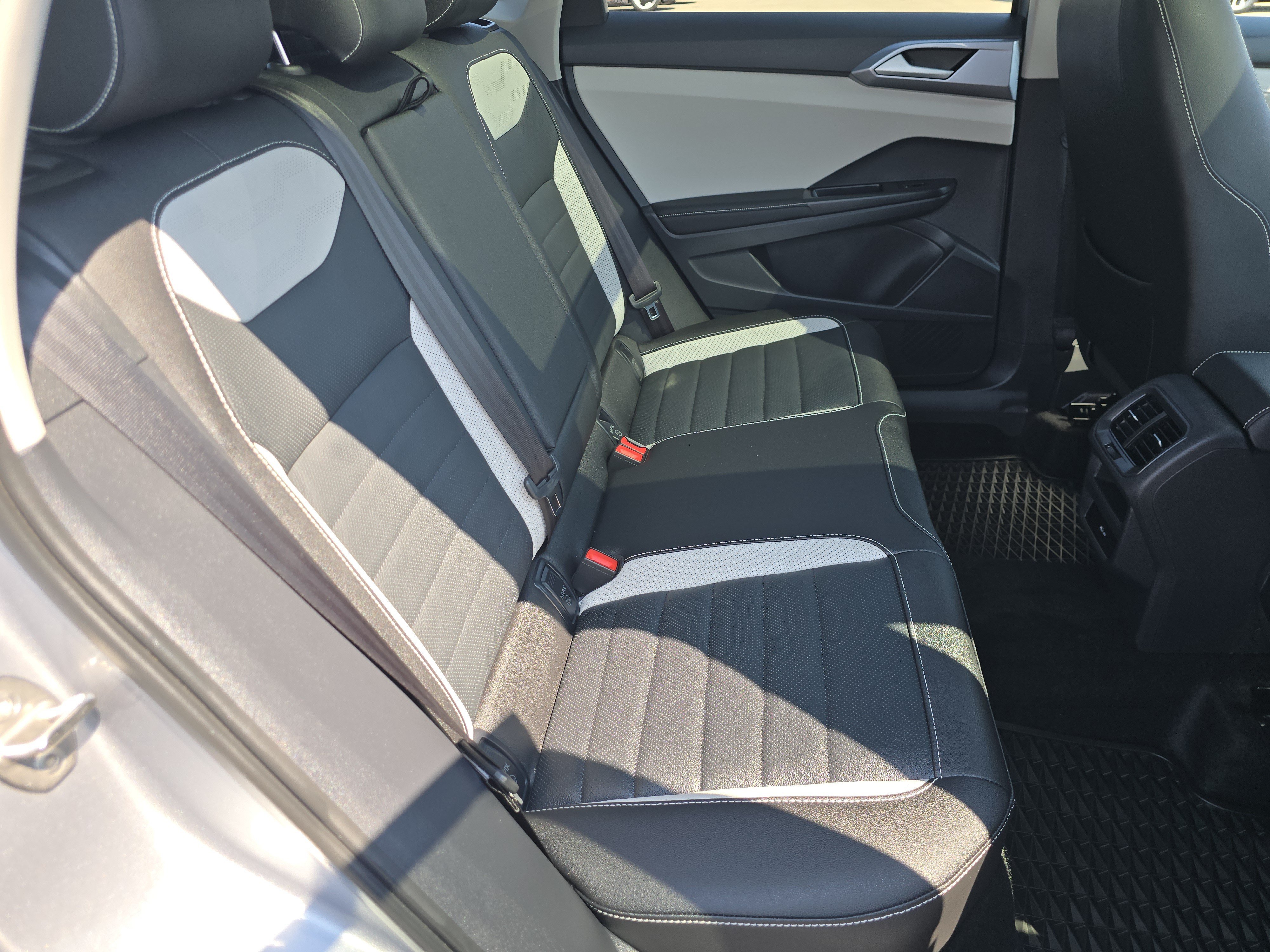 Certified 2025 Volkswagen Taos SEL AWD/4WD image 19