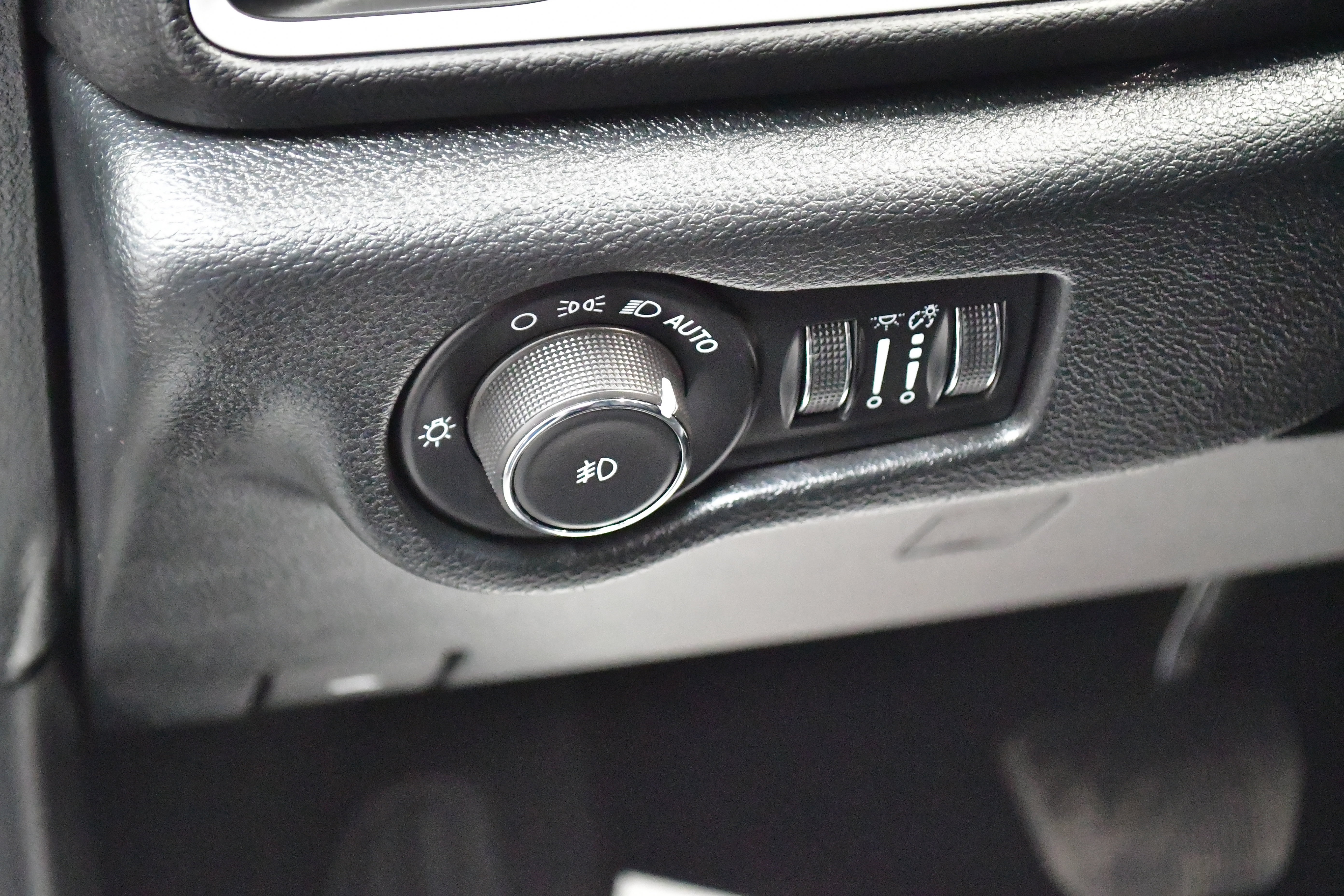 Used 2025 Chrysler Pacifica Select FWD image 14