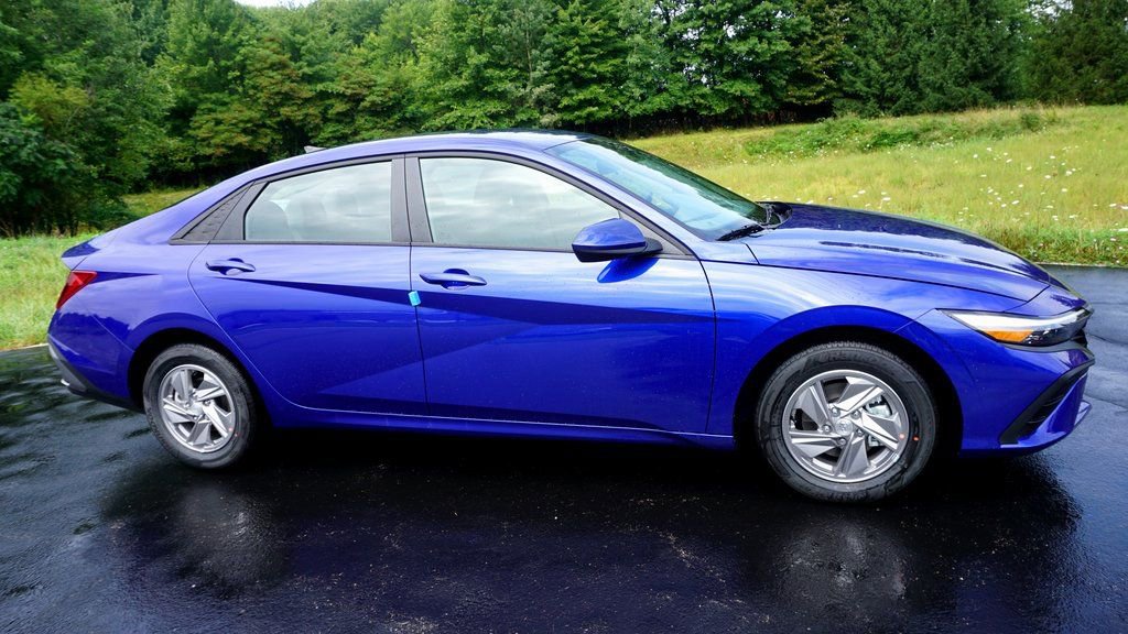 Used 2024 Hyundai Elantra SE image 4