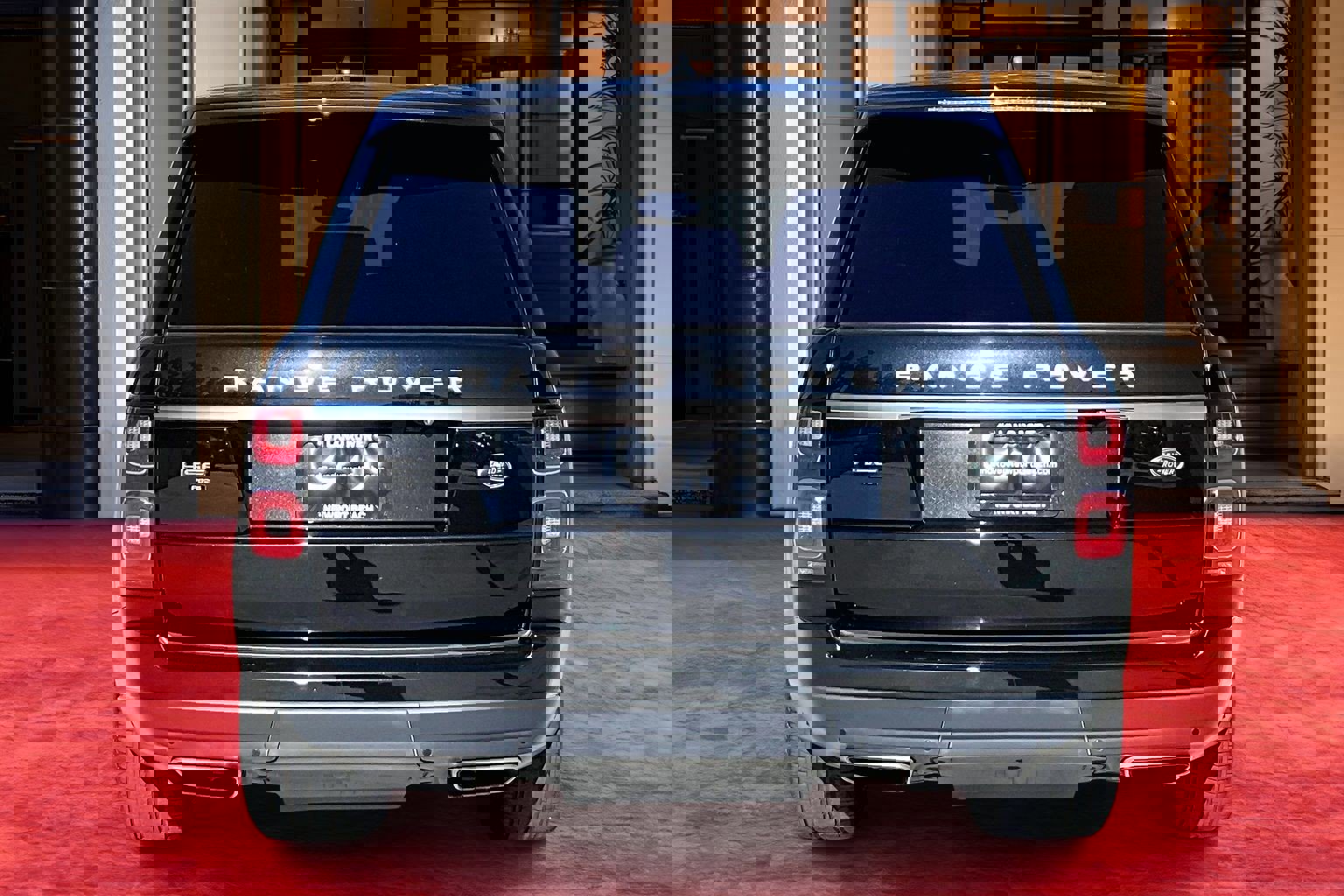 Used 2020 Land Rover Range Rover HSE image 3