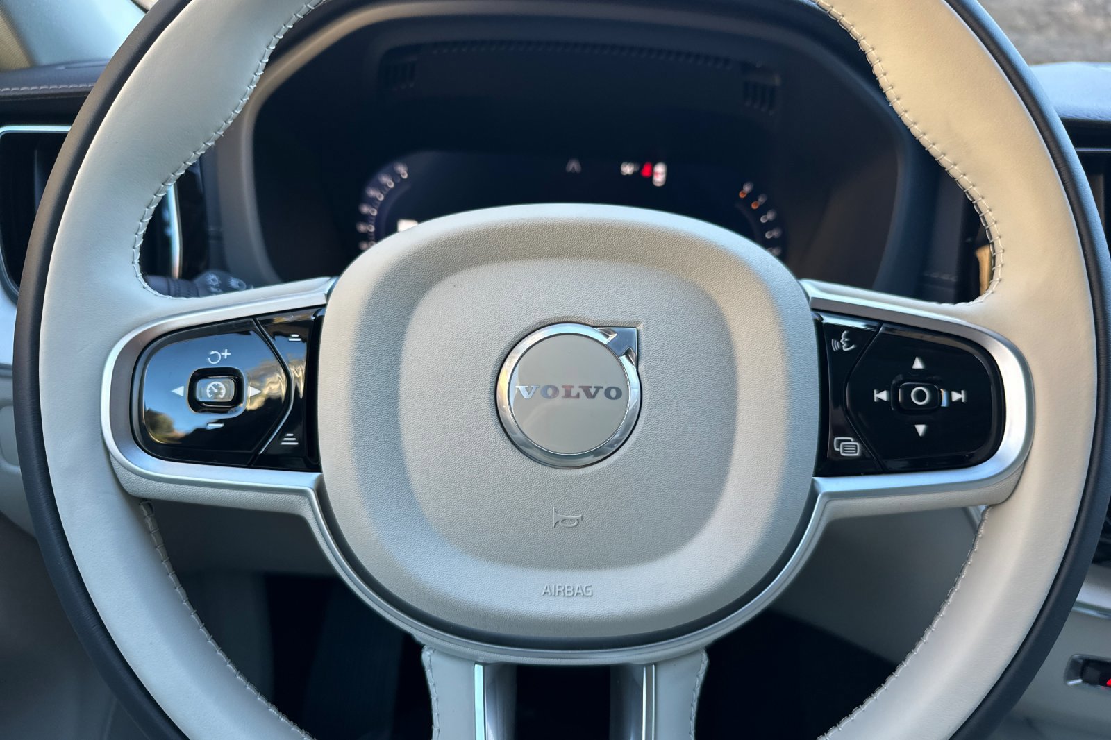 New 2026 Volvo XC60 B5 Ultra w/ Climate Package image 21