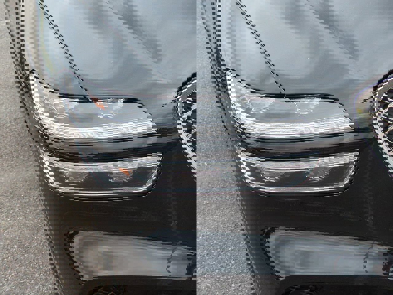 Certified 2025 Genesis GV70 2.5T w/ Select Package image 10