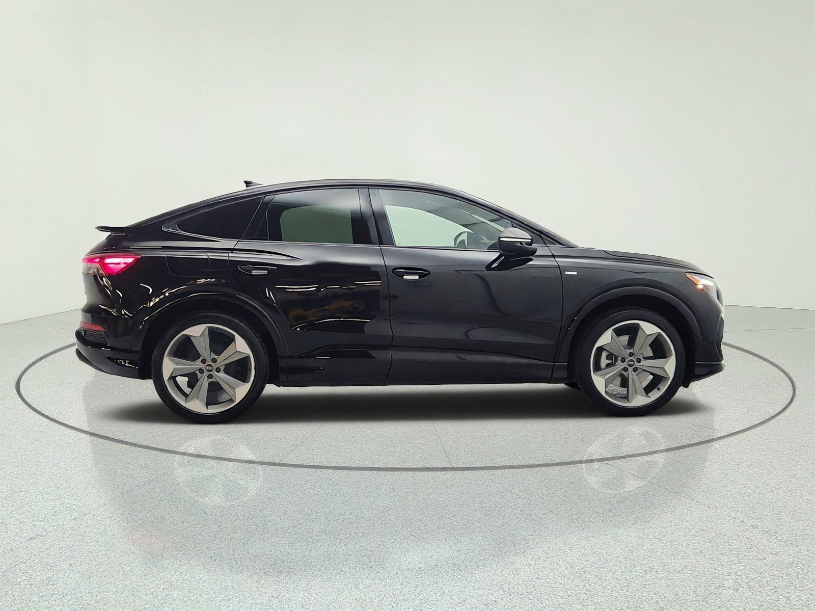 Used 2024 Audi Q4 e-tron Premium Plus w/ Premium Plus AWD/4WD image 4