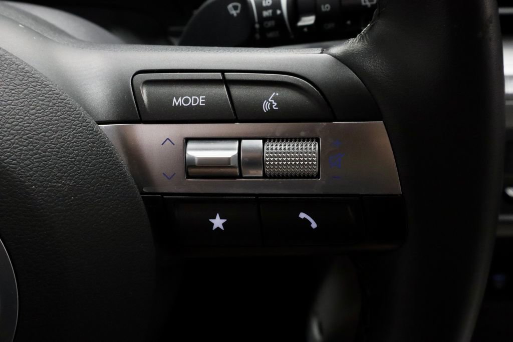 Certified 2025 Hyundai Kona SEL FWD image 28