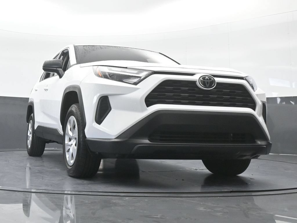 Used 2025 Toyota RAV4 LE AWD/4WD image 59