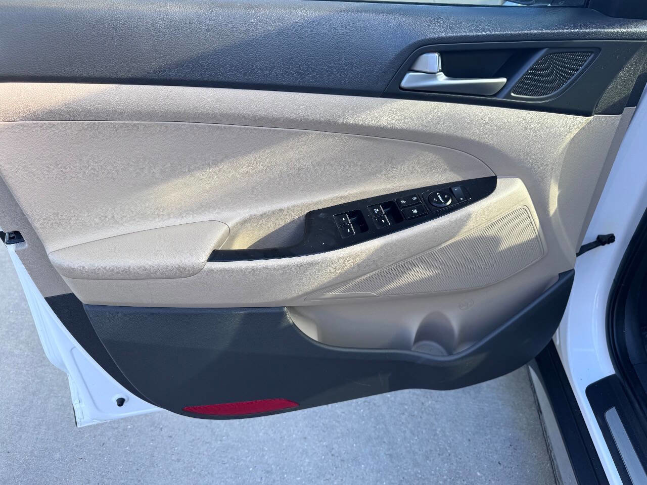 Used 2017 Hyundai Tucson Limited w/ Cargo Package AWD/4WD image 18