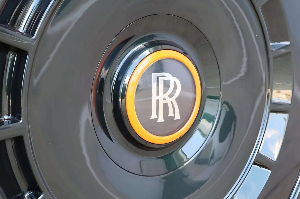 Used 2023 Rolls-Royce Phantom Sedan w/ Leather Finishing Pack RWD image 21