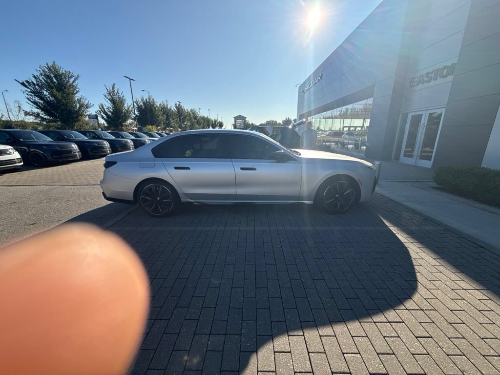 Used 2023 BMW 760i xDrive w/ Executive Package AWD/4WD image 4