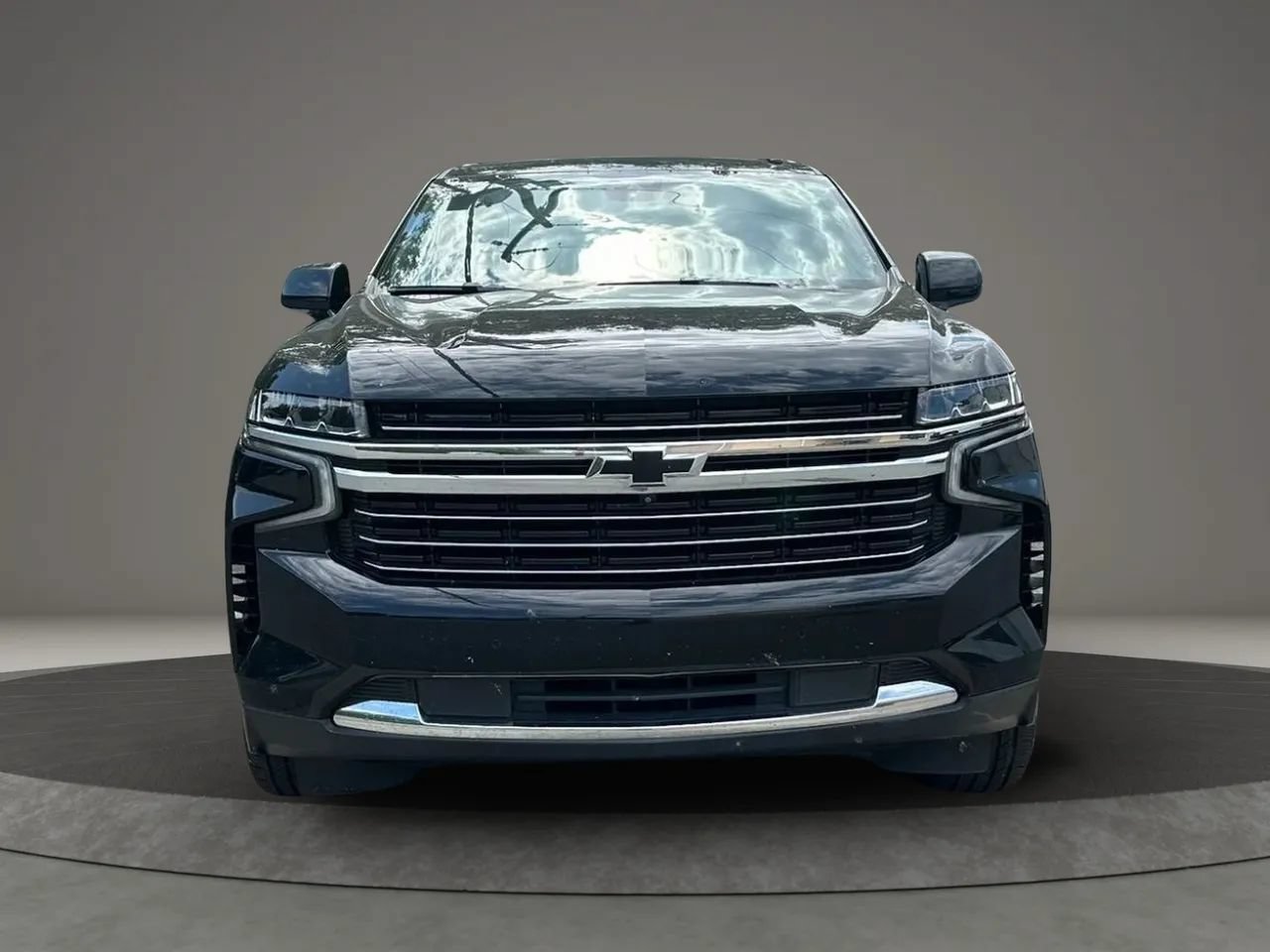 Used 2023 Chevrolet Suburban LT w/ LT Signature Plus Package RWD image 2