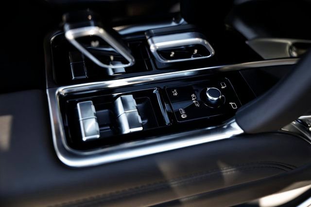 New 2025 Land Rover Range Rover Long Wheelbase SE AWD/4WD image 19
