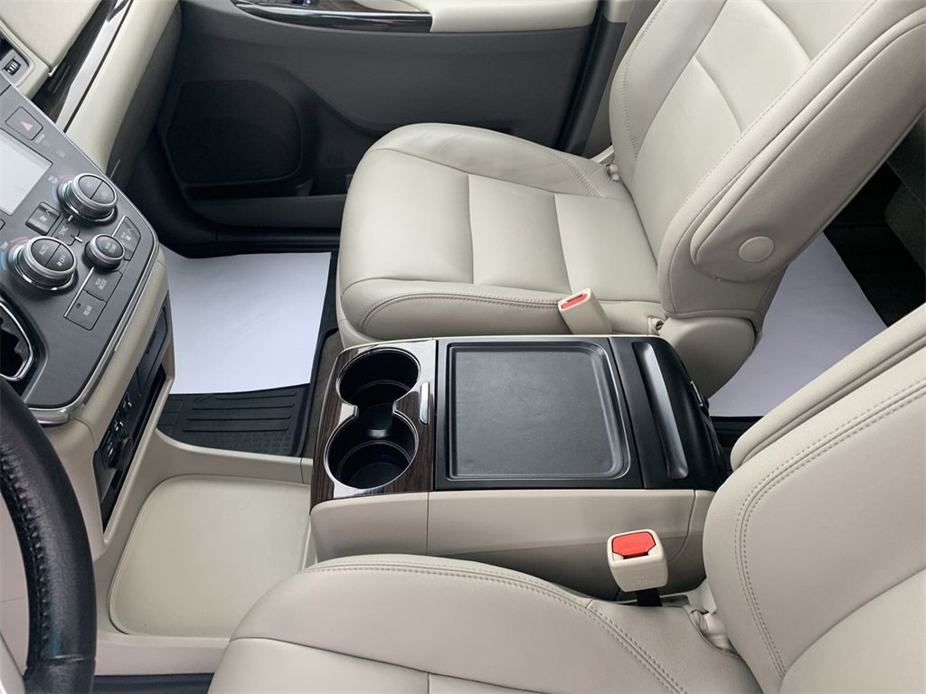 Used 2017 Toyota Sienna XLE Premium image 21