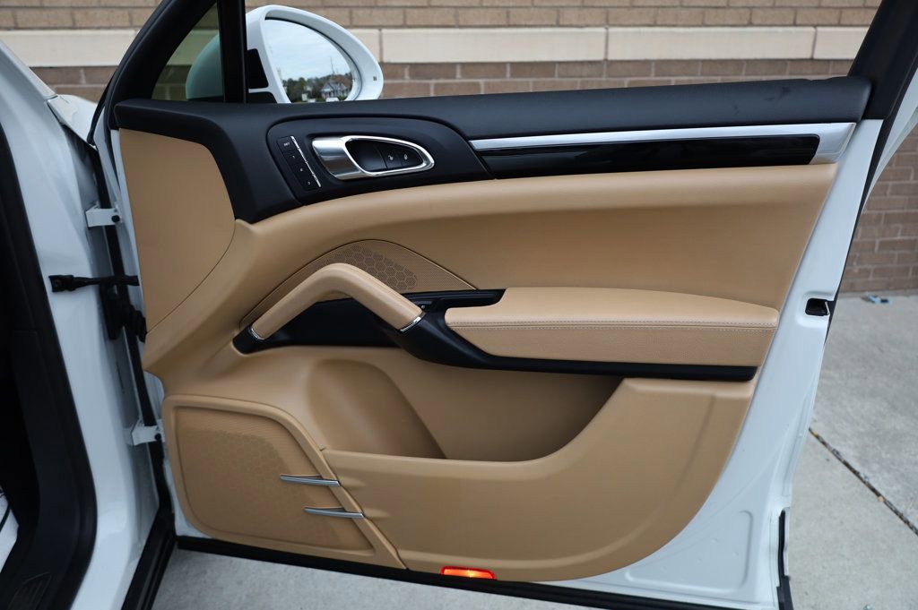 Used 2016 Porsche Cayenne image 23