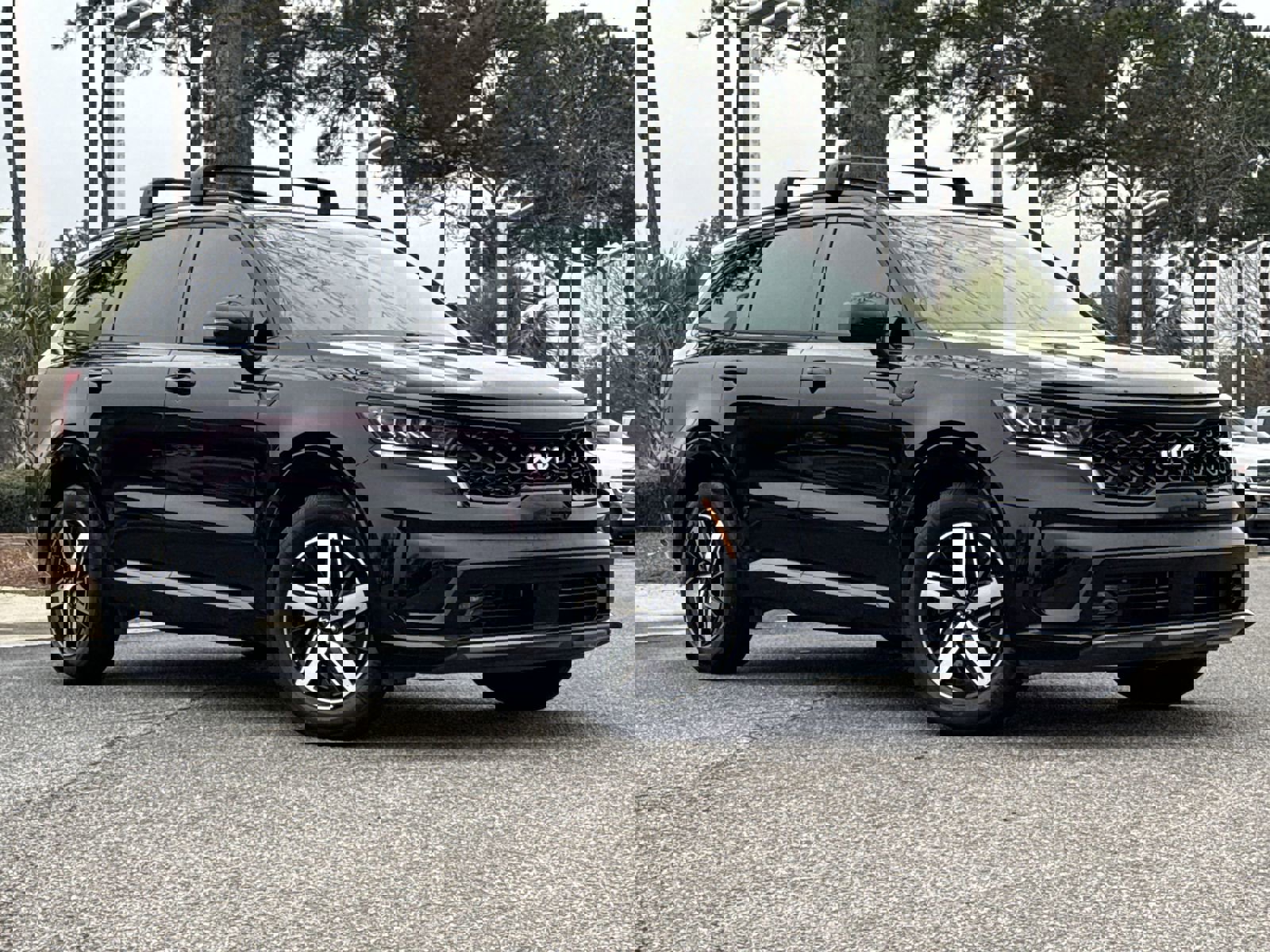 Used 2023 Kia Sorento EX w/ Panoramic Sunroof Package image 2