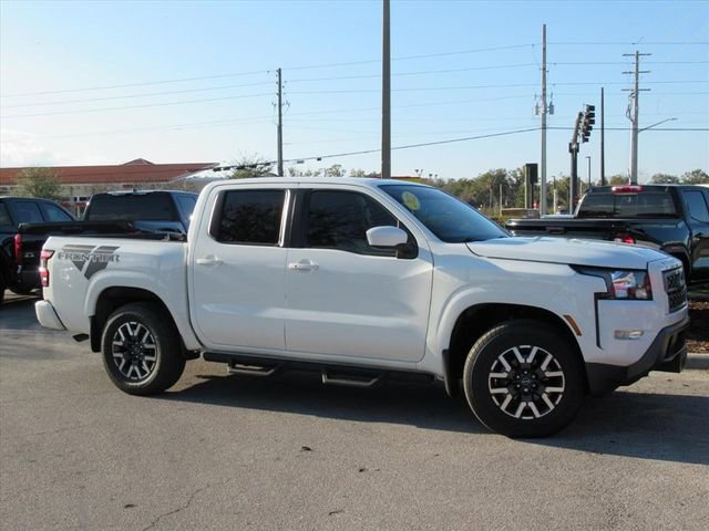 Used 2022 Nissan Frontier SV image 2