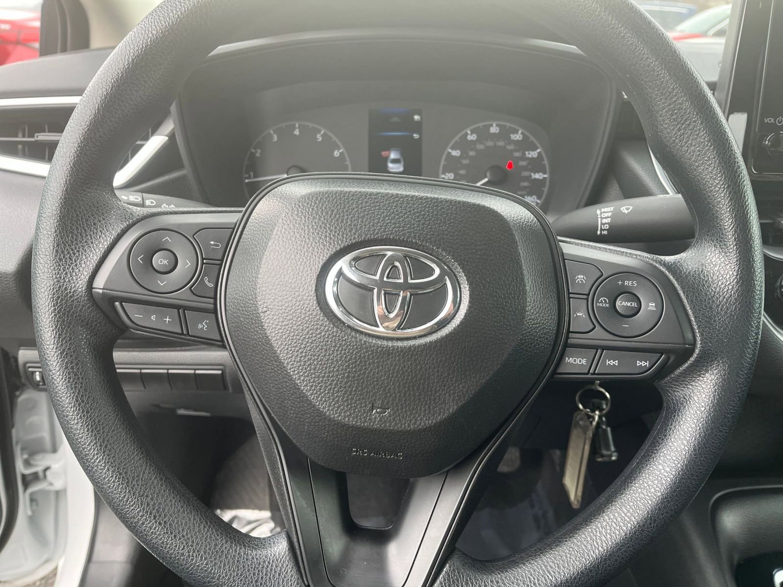 Used 2025 Toyota Corolla LE image 28