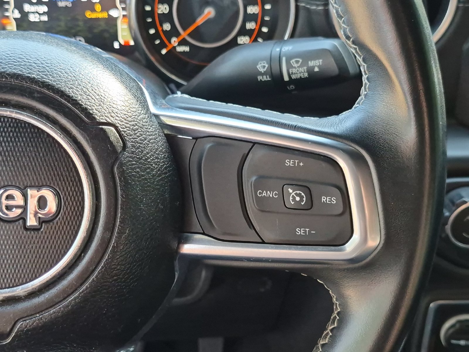 Used 2018 Jeep Wrangler Unlimited Sahara AWD/4WD image 16