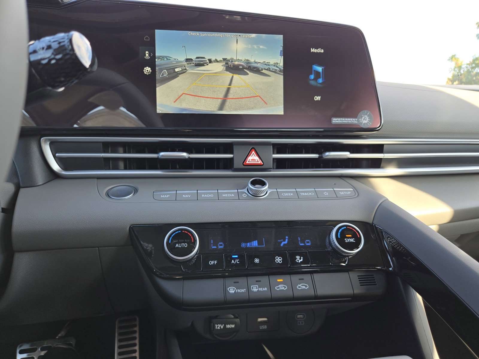 New 2025 Hyundai Elantra SEL image 18