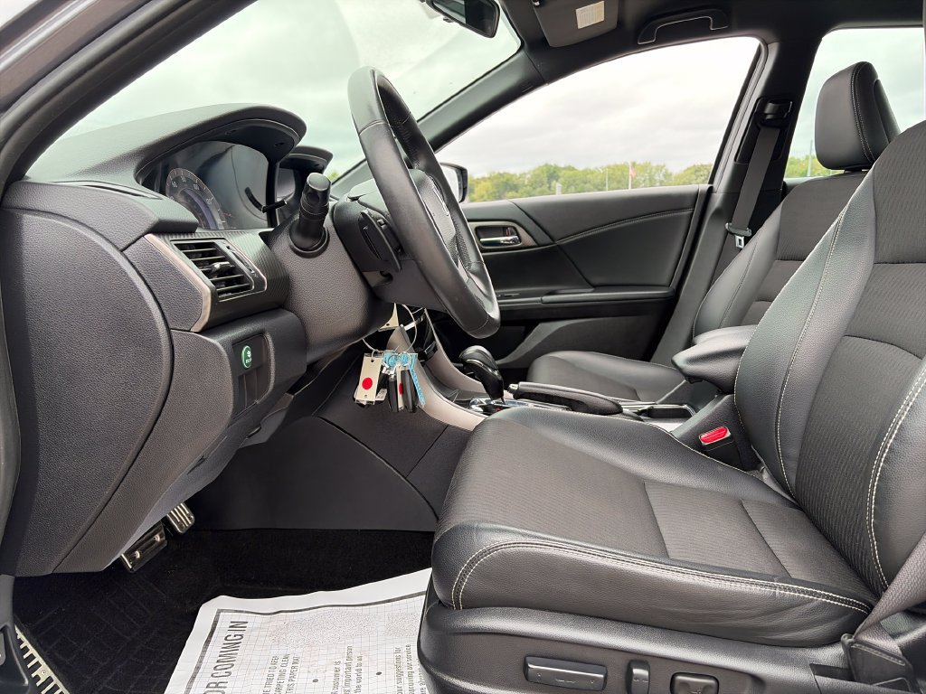 Used 2017 Honda Accord Sport image 15