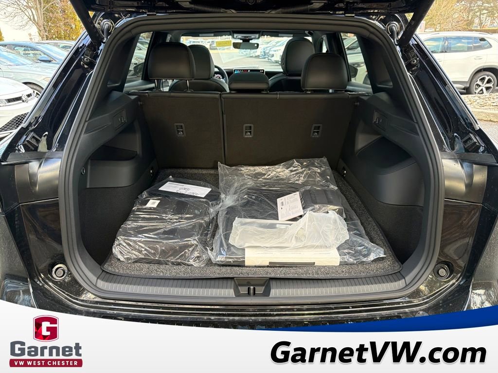 New 2026 Volkswagen Tiguan SE R-Line image 16