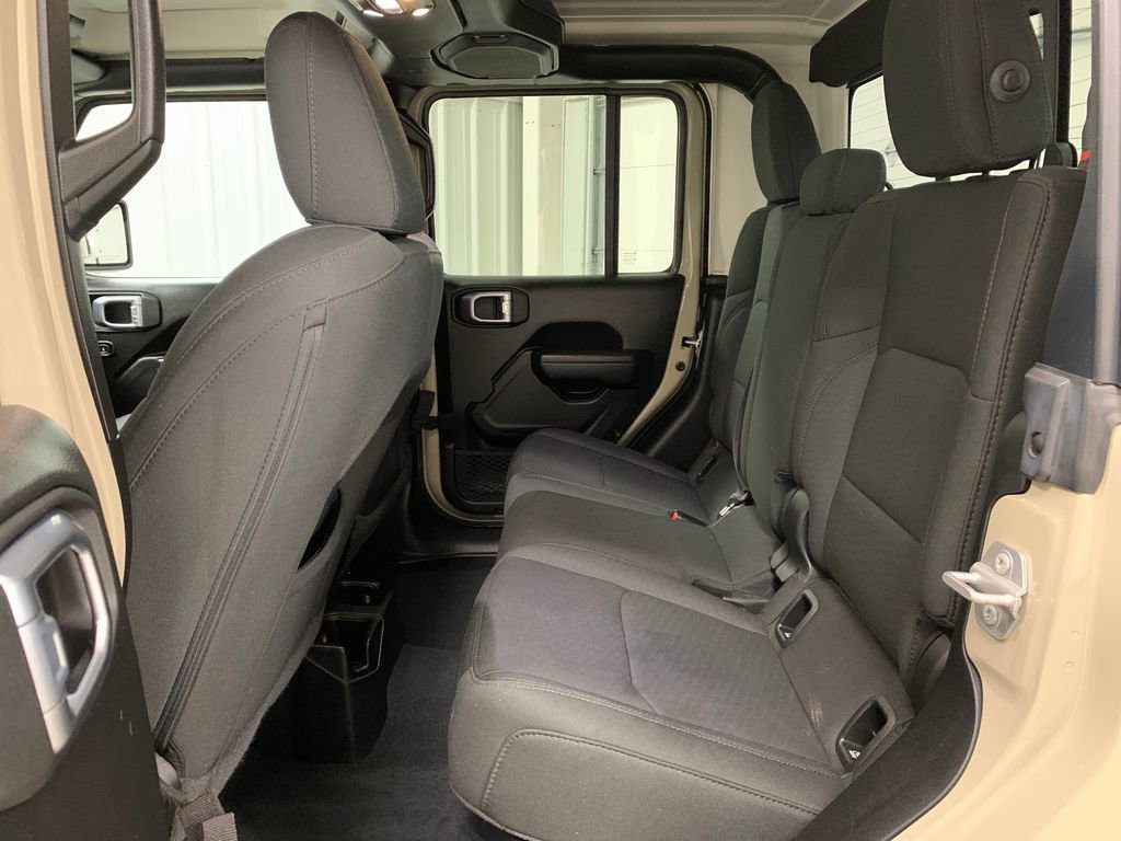 Used 2022 Jeep Gladiator Sport image 18