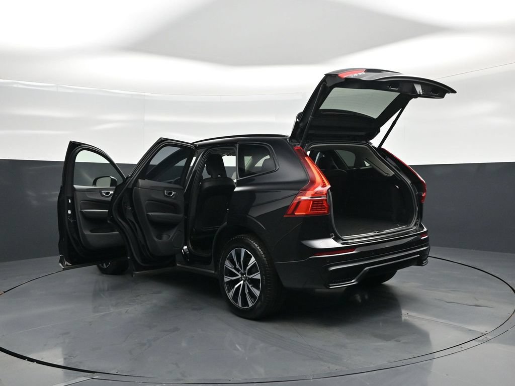 Used 2025 Volvo XC60 B5 Plus AWD/4WD image 36