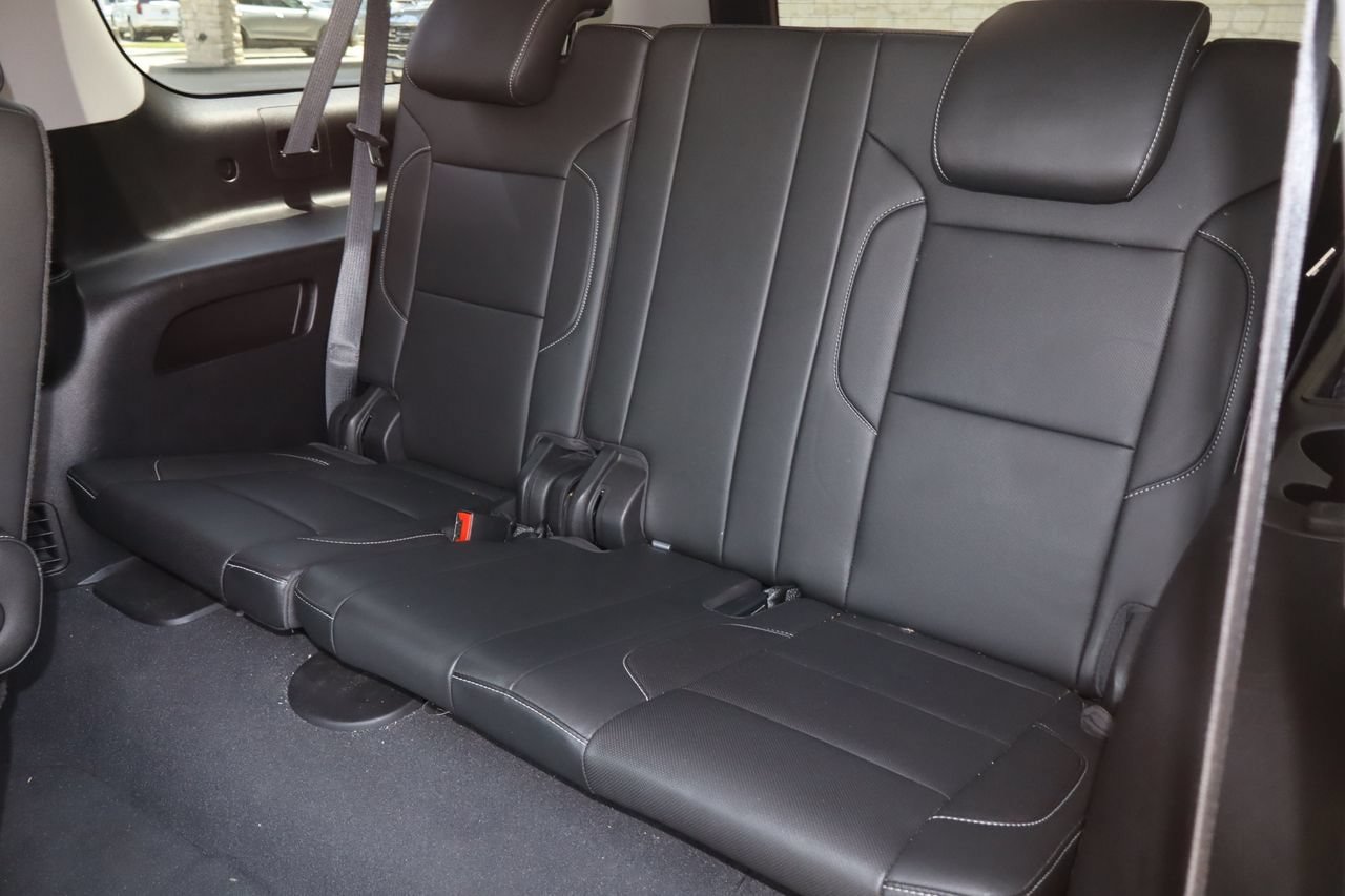 Used 2019 Chevrolet Suburban Premier AWD/4WD image 7