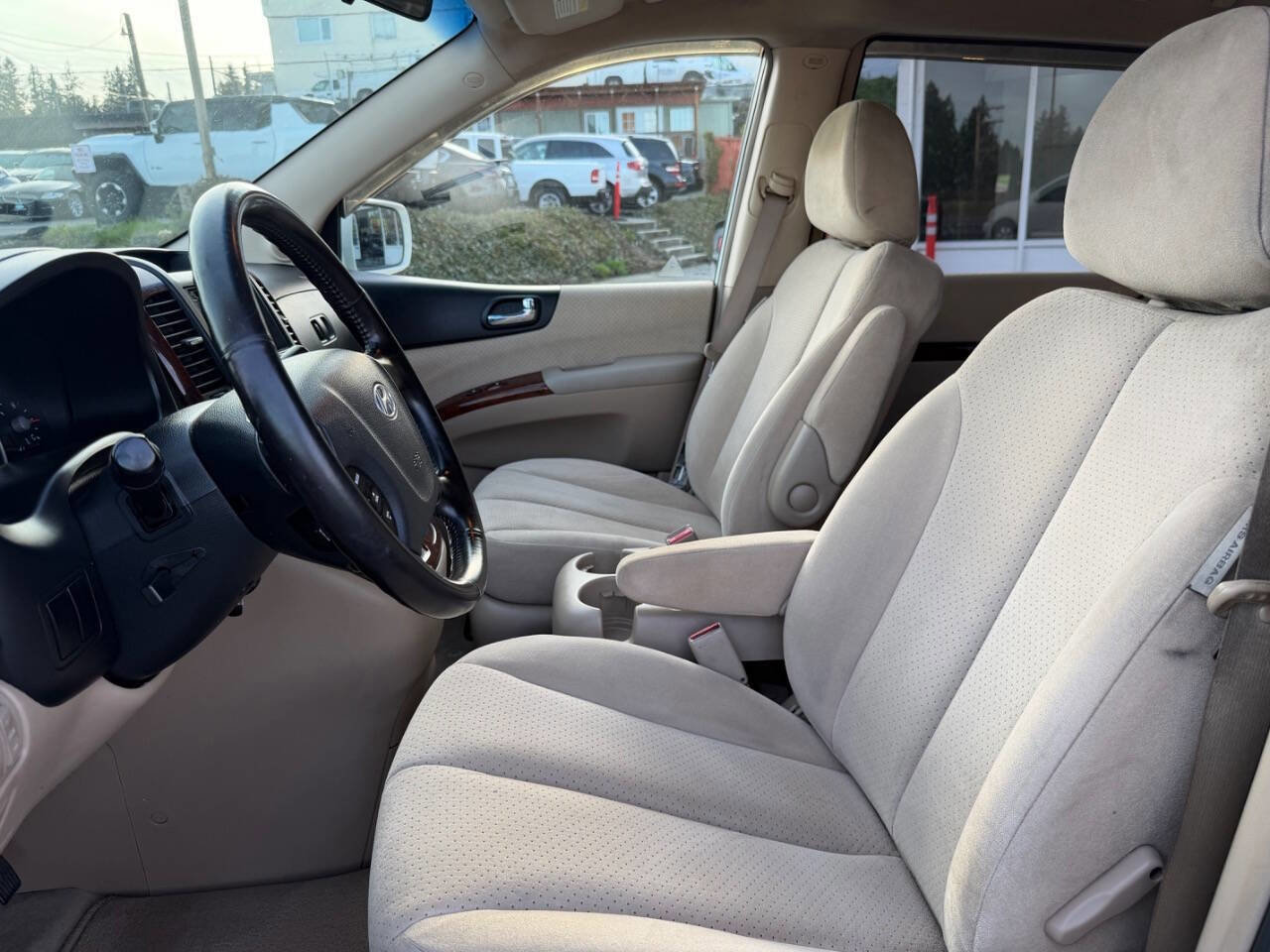 Used 2007 Hyundai Entourage GLS image 32