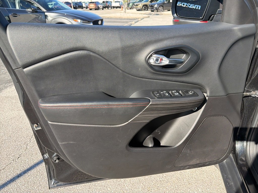 Used 2015 Jeep Cherokee Trailhawk w/ Comfort/Convenience Group image 14