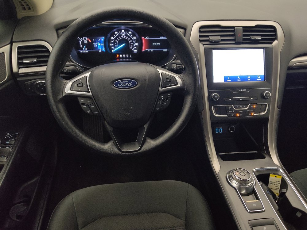 Used 2020 Ford Fusion SE FWD image 22