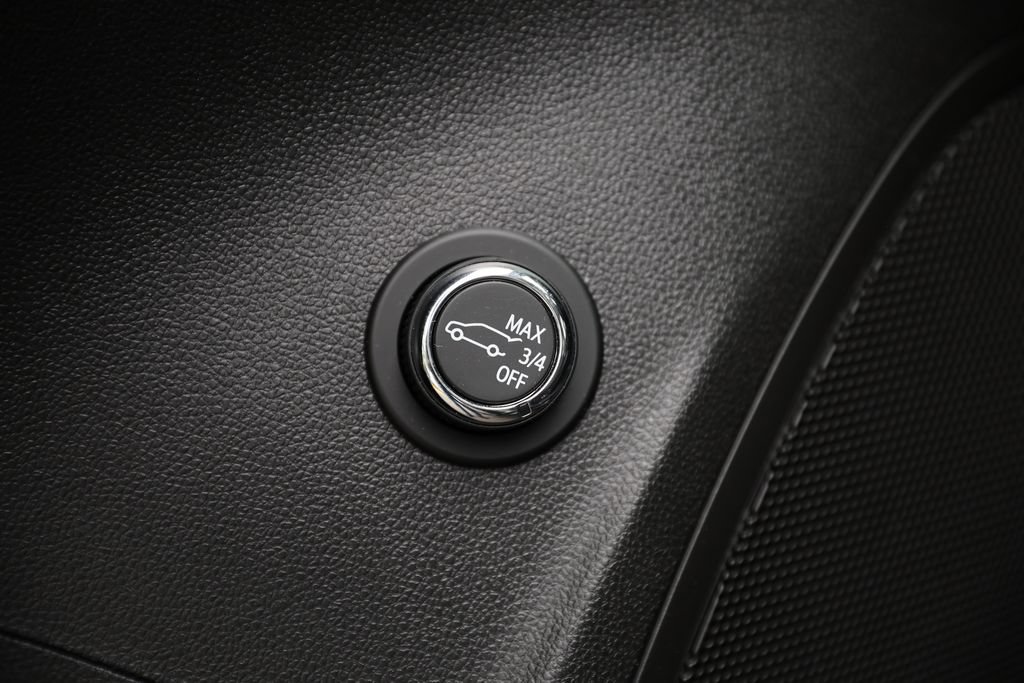 Used 2023 Buick Envision Essence w/ Sport Touring Package AWD/4WD image 17