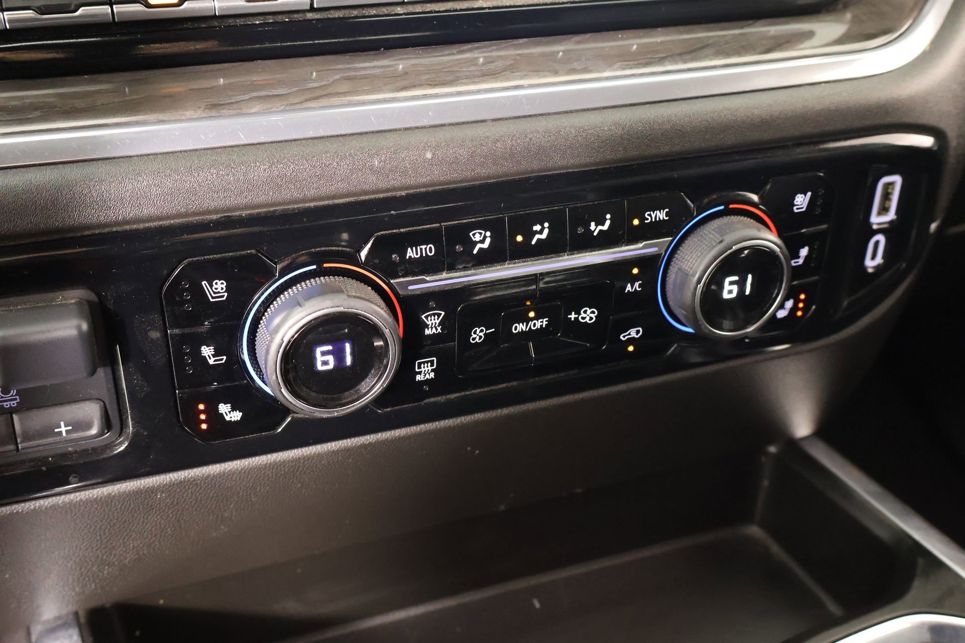 Used 2024 Chevrolet Silverado 1500 LTZ AWD/4WD image 7