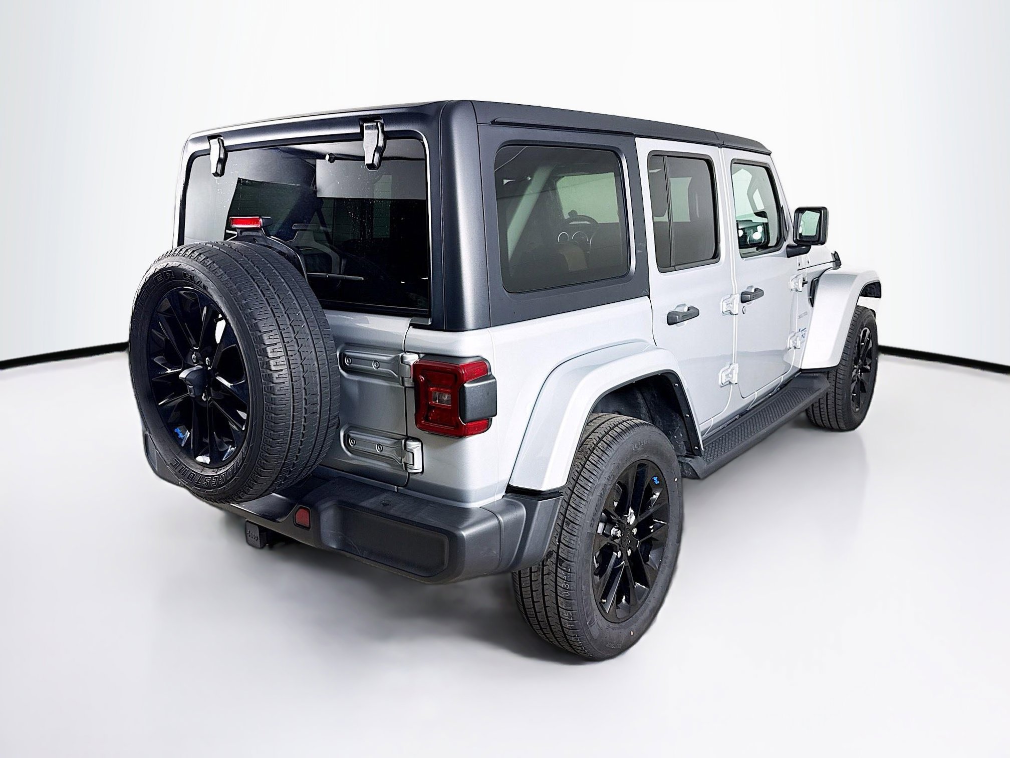 Used 2023 Jeep Wrangler Unlimited Sahara w/ Cold Weather Group image 31