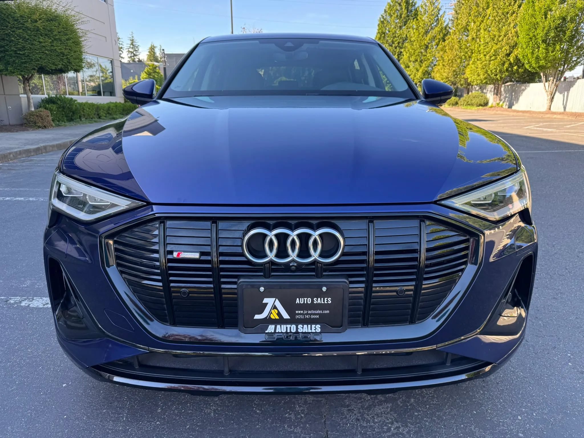 Used 2022 Audi e-tron Premium w/ Convenience Plus Package AWD/4WD image 3