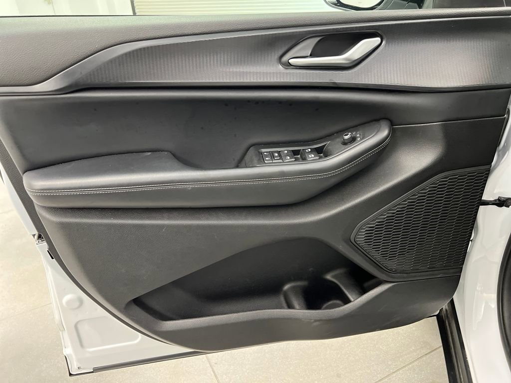 Used 2024 Jeep Grand Cherokee L Laredo image 11