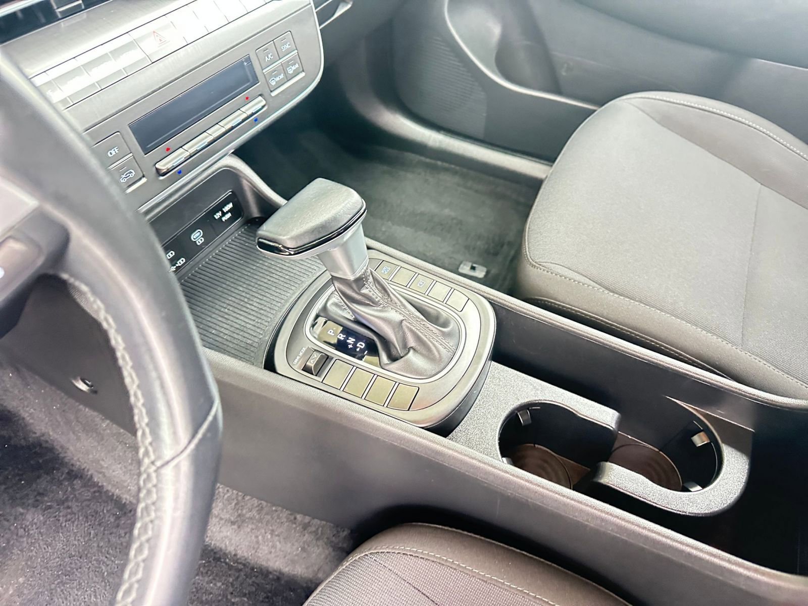 Used 2025 Hyundai Kona SEL image 41