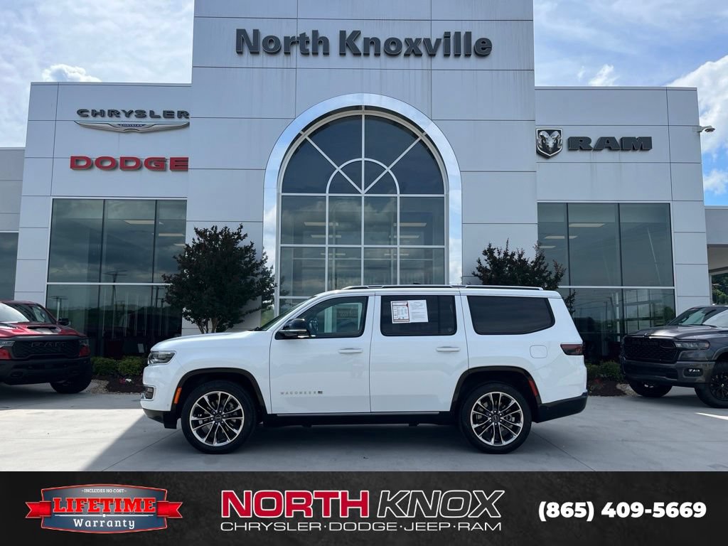 Used 2025 Jeep Wagoneer Series III w/ Premium Group I AWD/4WD image 2