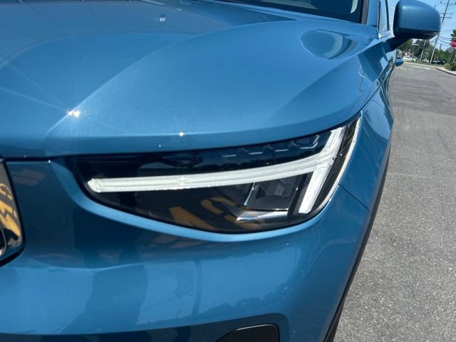 Certified 2025 Volvo XC40 B5 Core AWD/4WD image 8