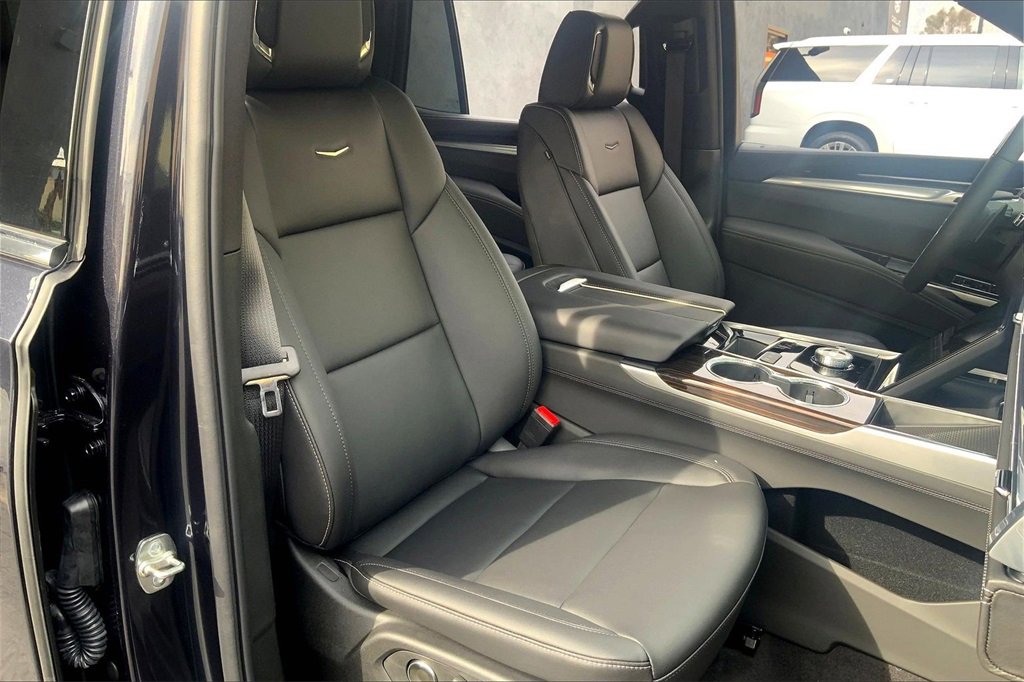 New 2026 Cadillac Escalade 4WD w/ LPO, Floor Liner Package image 36