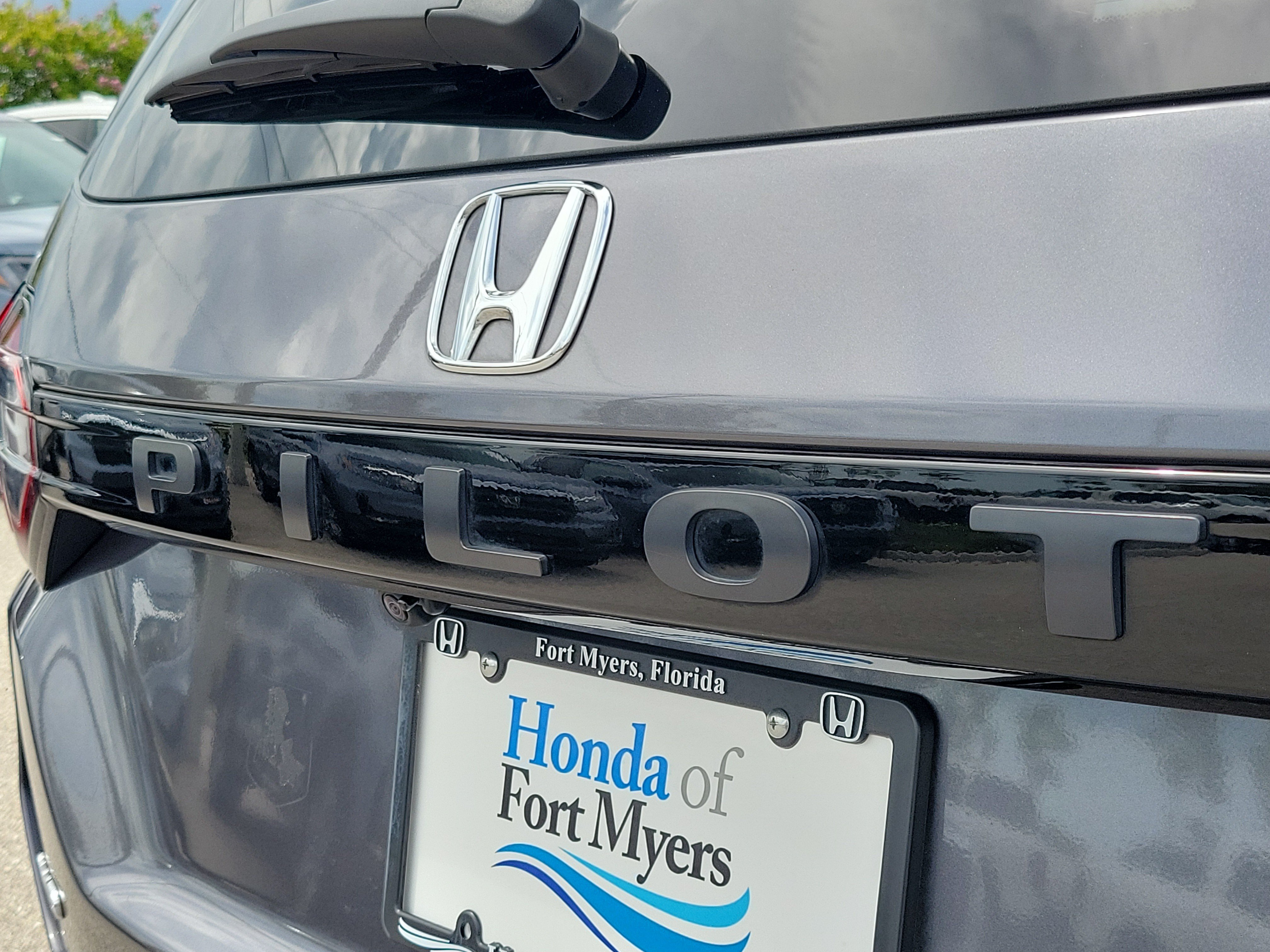 Used 2025 Honda Pilot Touring image 8
