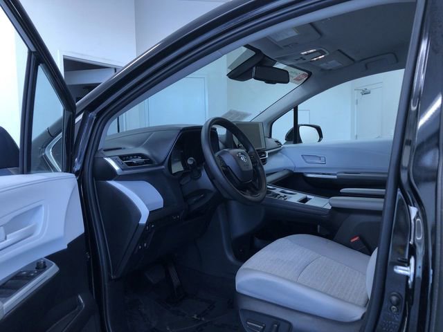 Certified 2026 Toyota Sienna LE FWD image 10