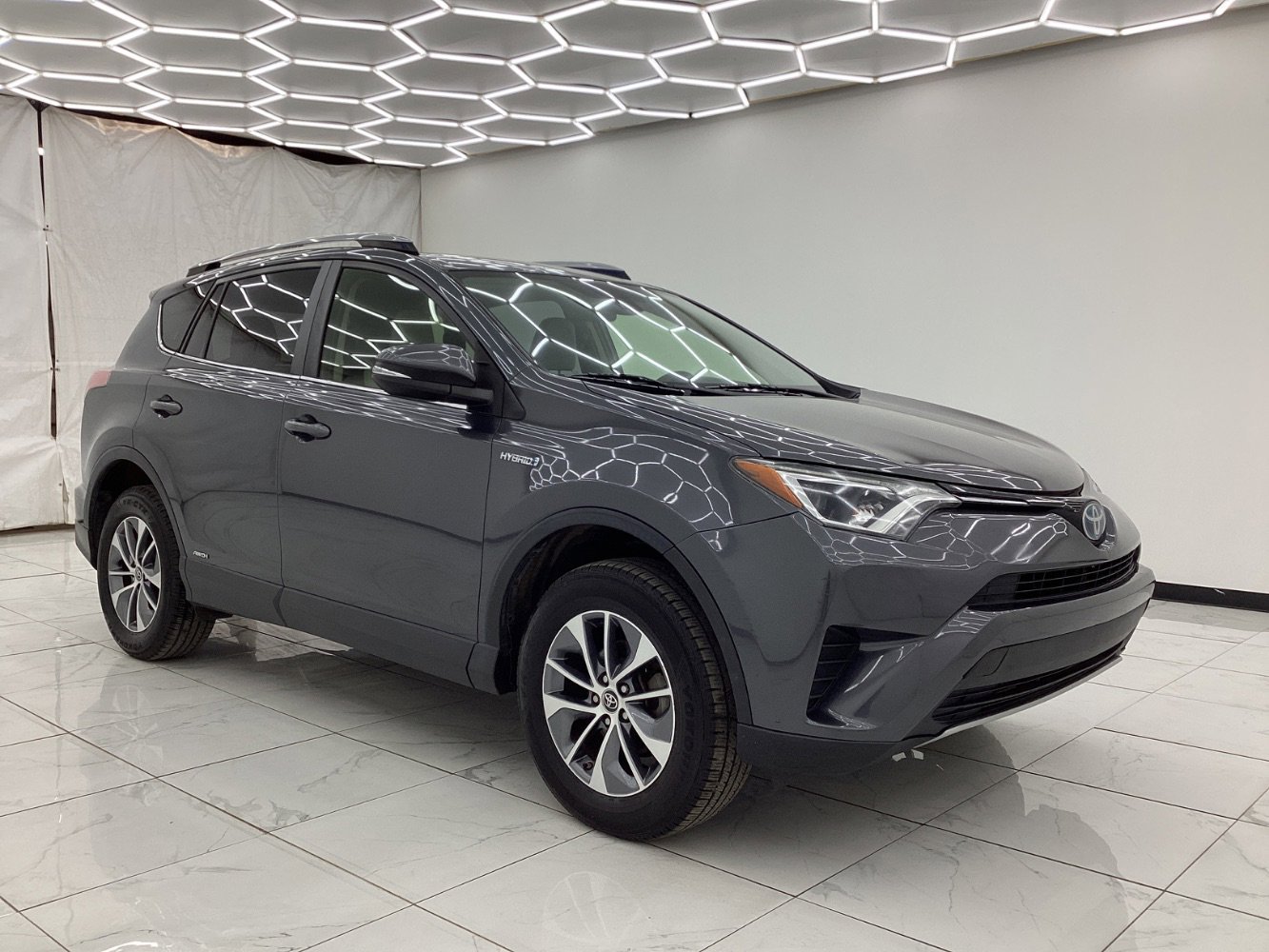Used 2018 Toyota RAV4 LE image 7