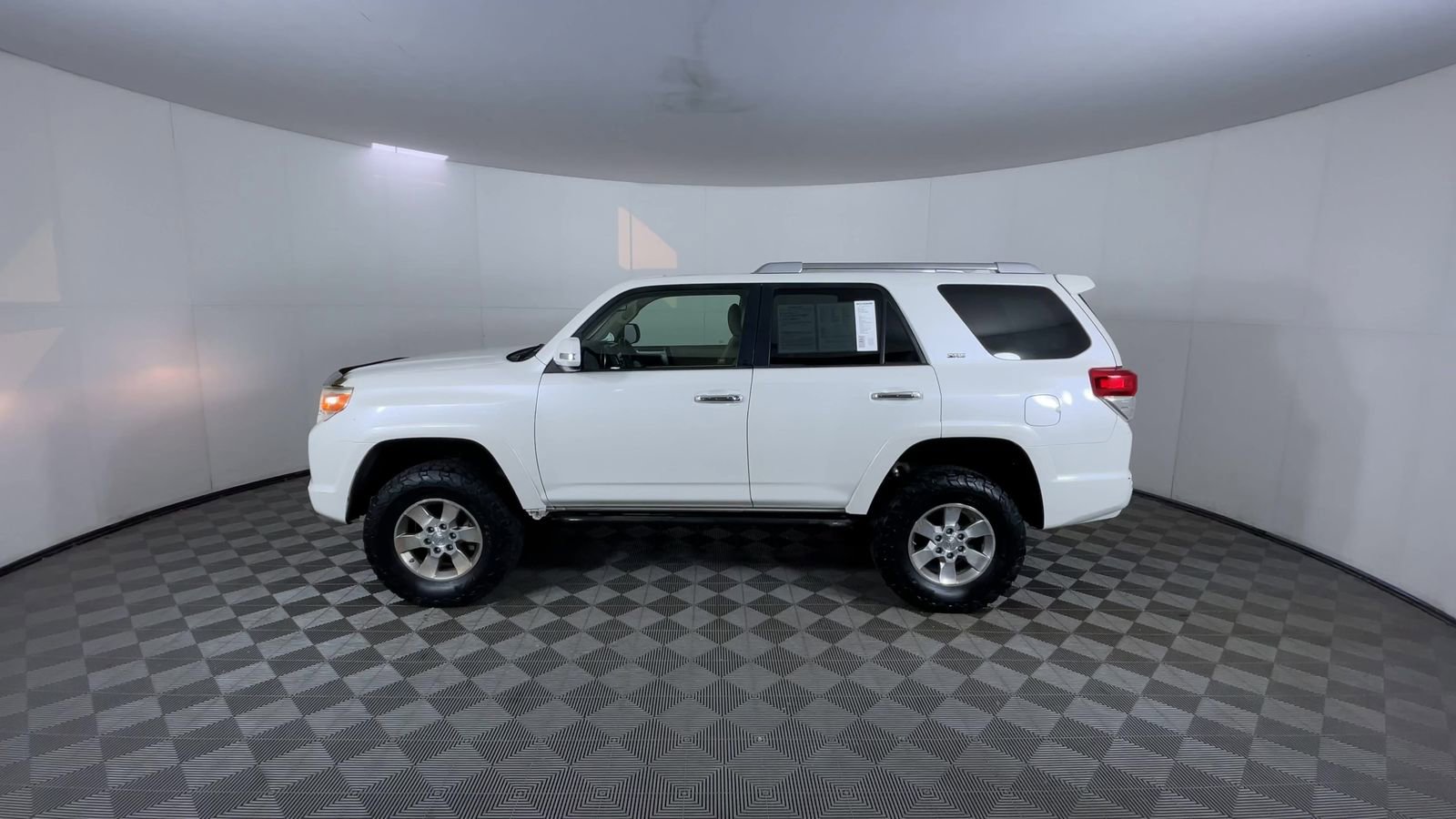 Used 2010 Toyota 4Runner SR5 AWD/4WD image 5