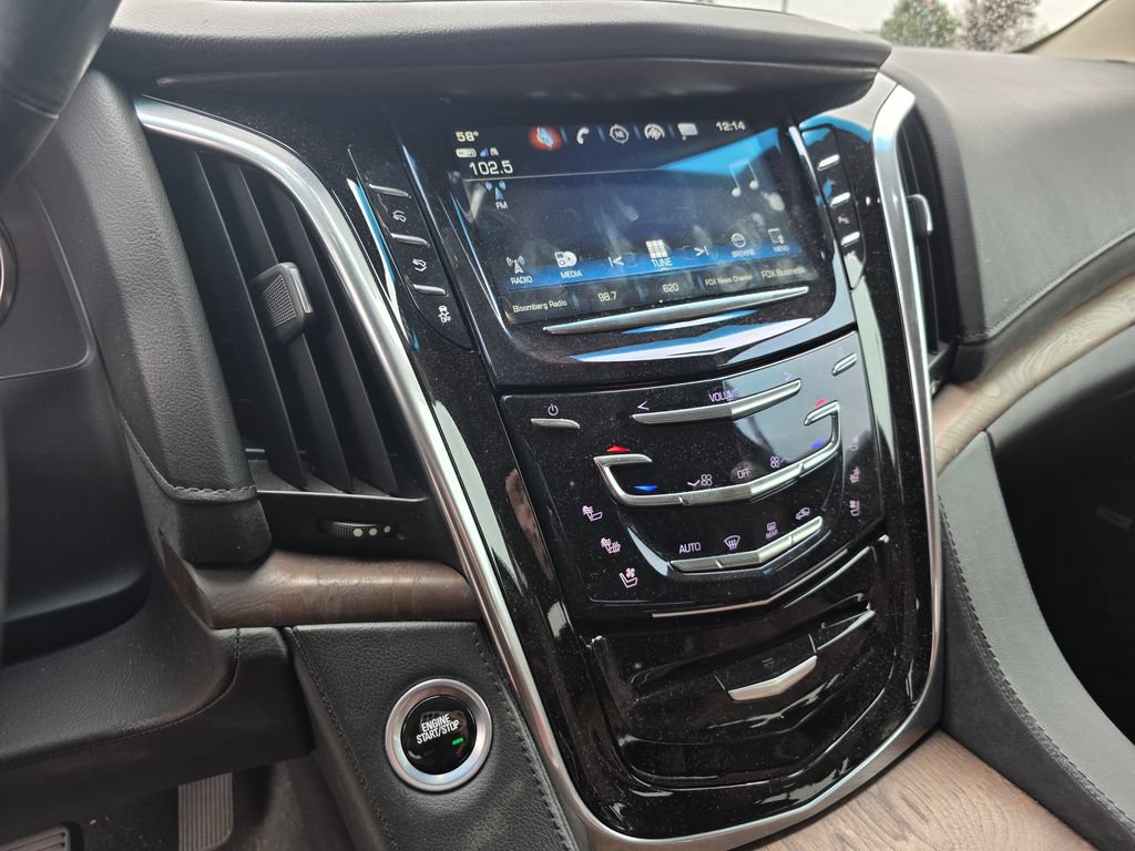 Used 2018 Cadillac Escalade Premium Luxury AWD/4WD image 22
