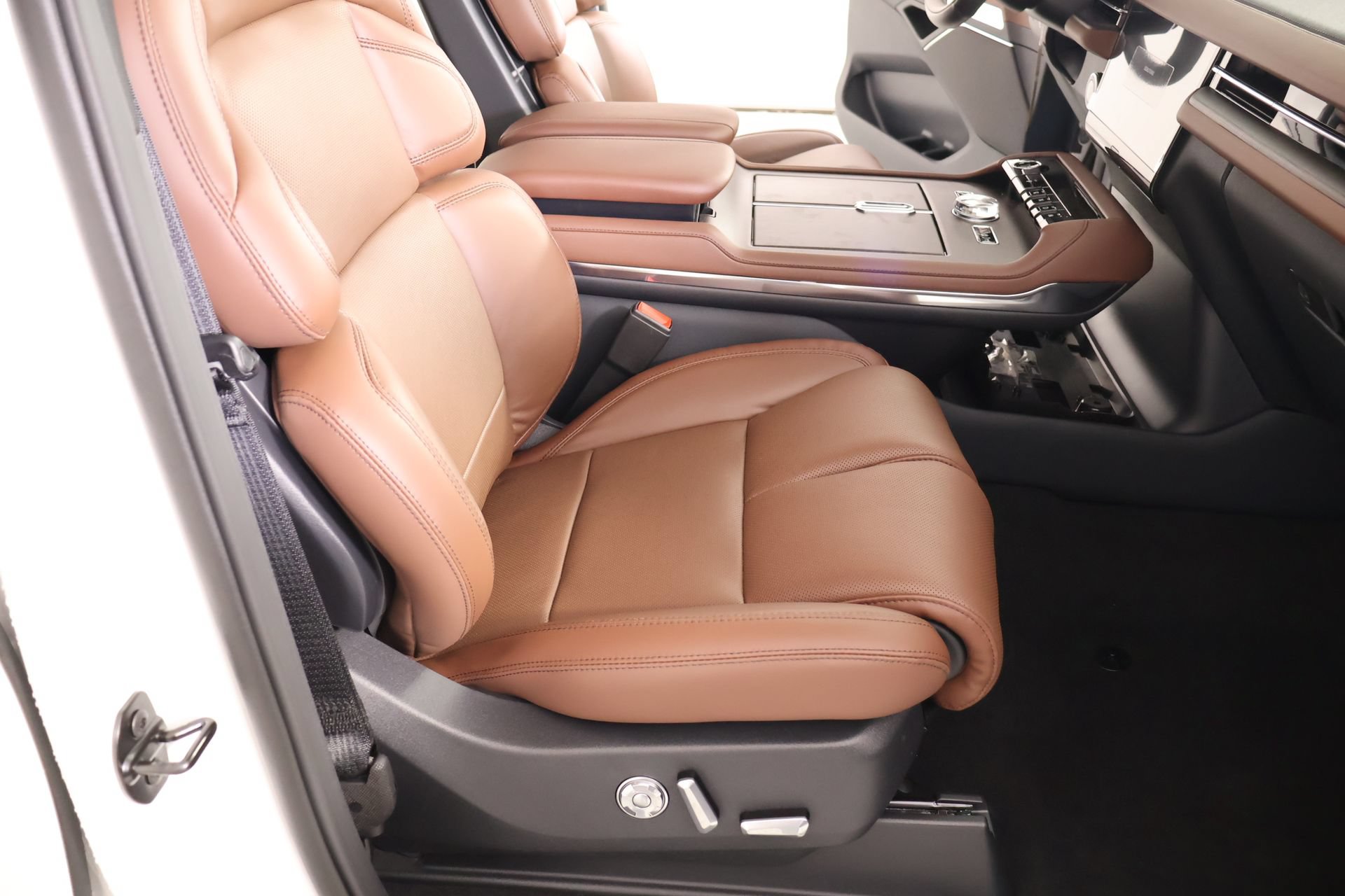 New 2026 Lincoln Navigator L Reserve AWD/4WD image 15
