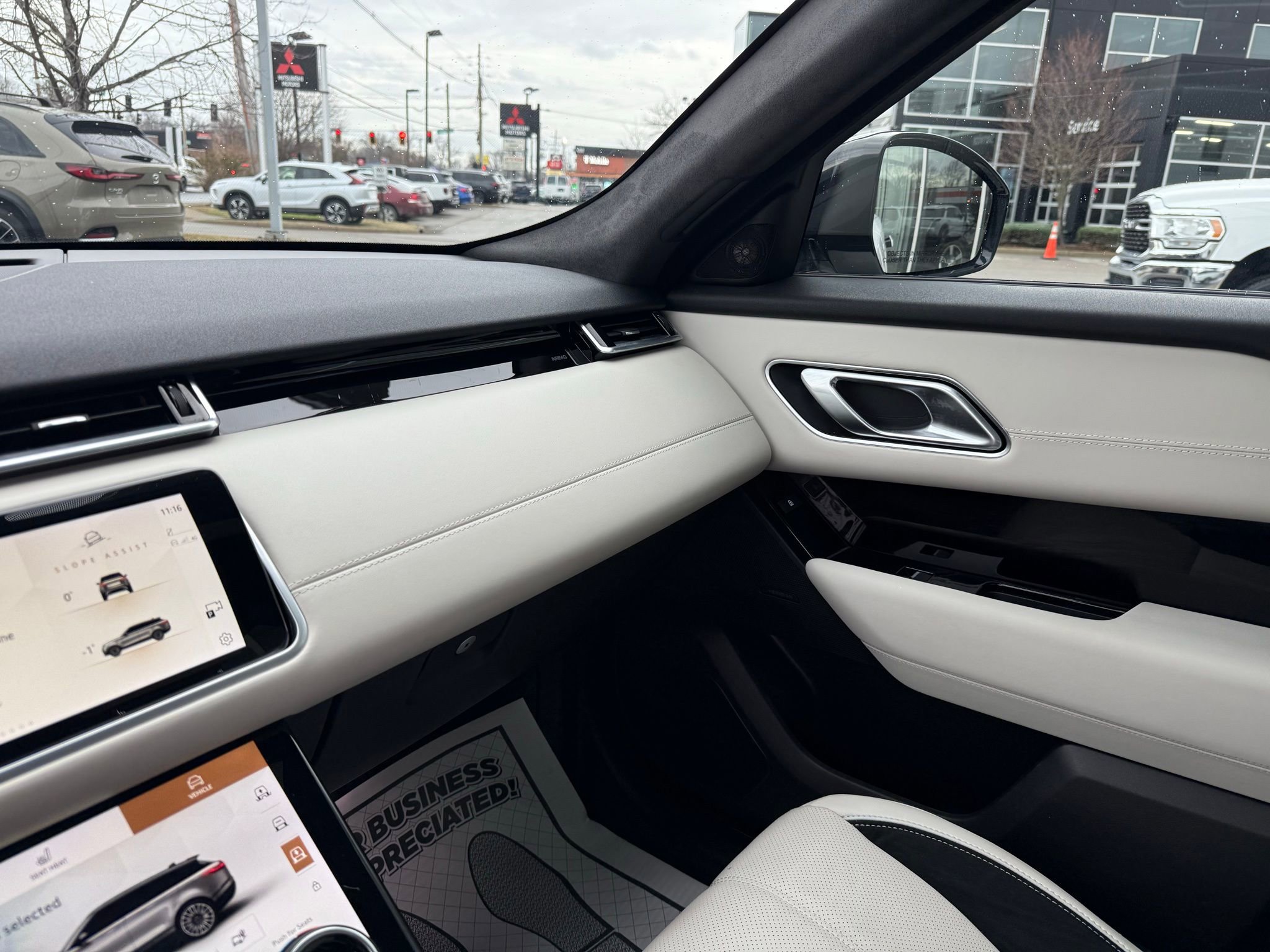 Used 2023 Land Rover Range Rover Velar R-Dynamic S image 52